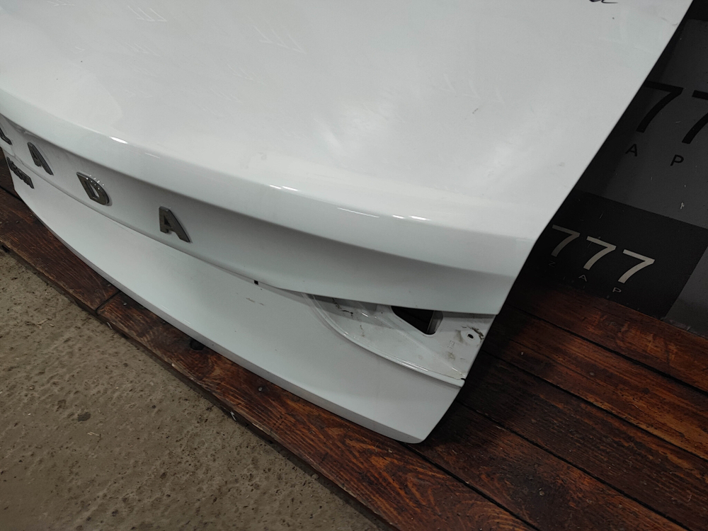 Крышка багажника LADA Vesta 22-нв Б/У Оригинал 8450013789