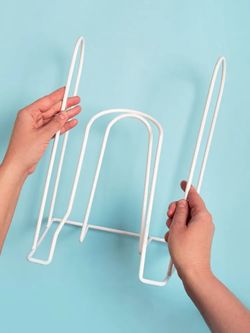 Батлер, приспособление для надевания компрессионного трикотажа крупным планом