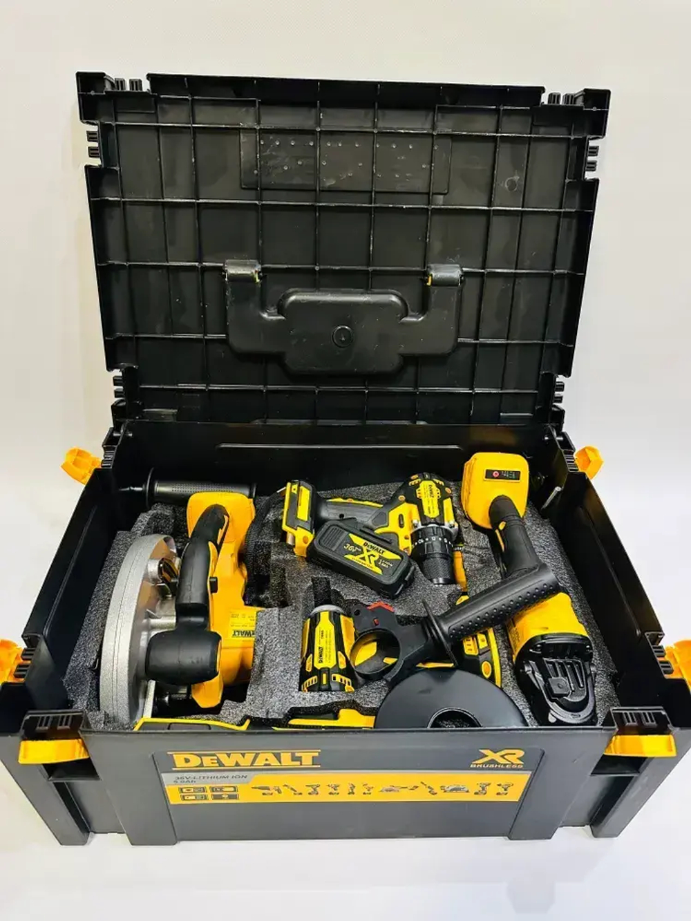 Набор аккумуляторных инструментов 11в1 DeWalt