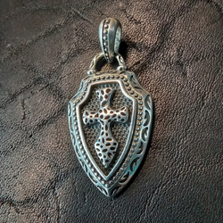 Подвеска "Крест на щите"