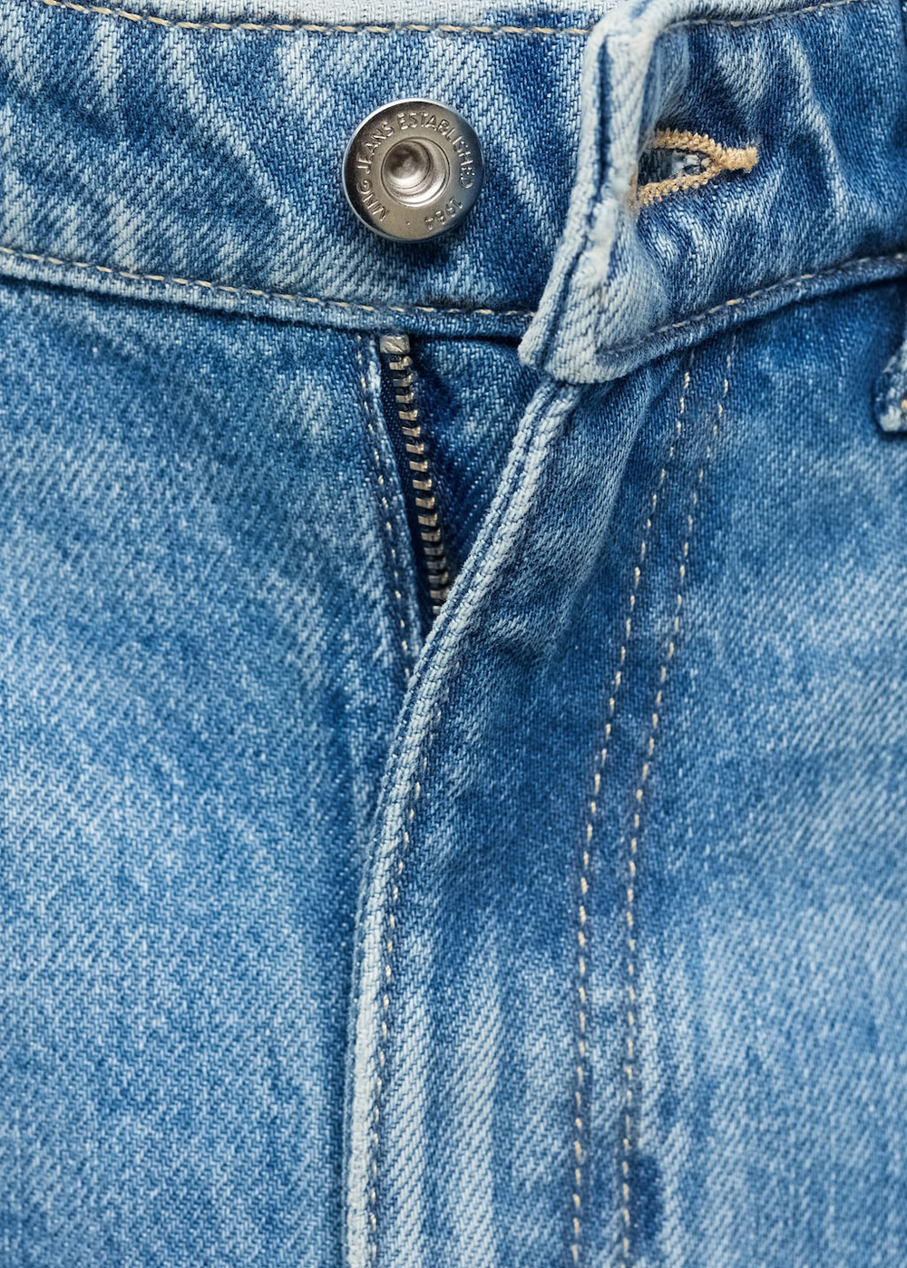 Прямые джинсы с завышенной талией