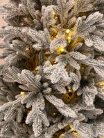 Заснеженная елка с гирляндой встроенной «Изумрудная» (Литая хвоя) 120 см / 1,2 м