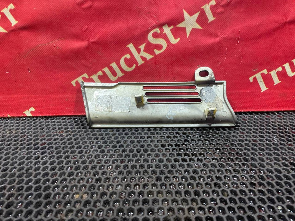 Накладка решетки радиатора левая 2019г.