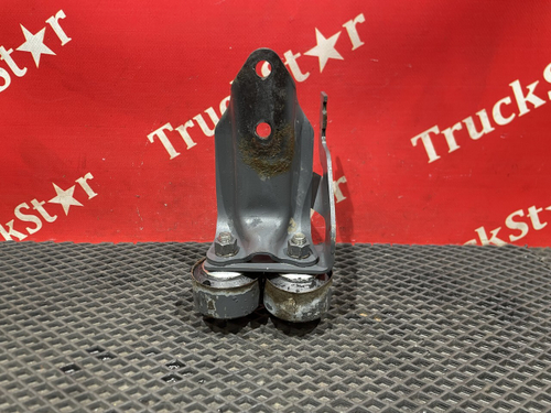 Кронштейн радиатора правый