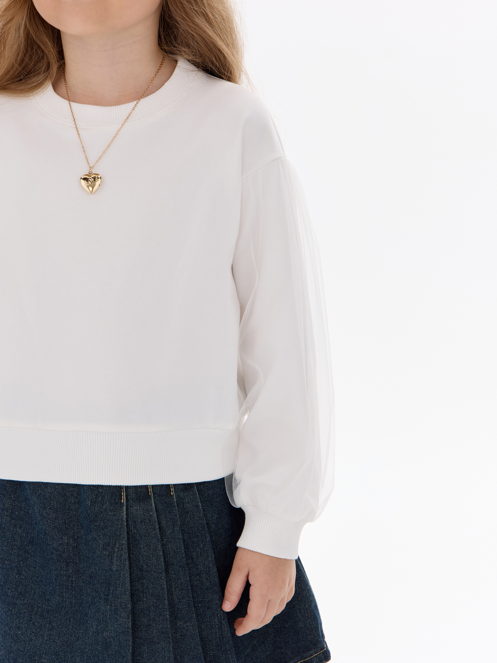 Нарядный свитшот с фатиновыми рукавами