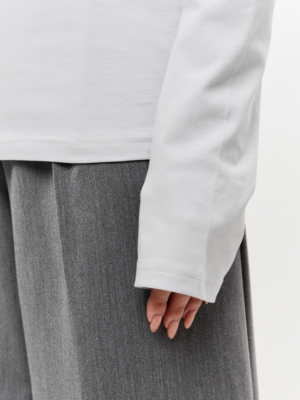 Серый лонгслив свободного кроя