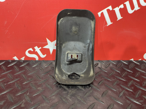 Крышка крепления хомута топливного бака