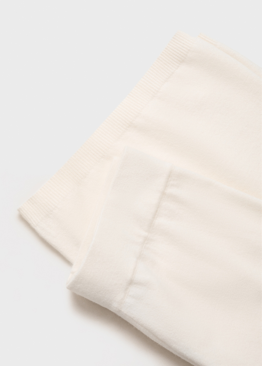 Брюки из тонкого трикотажа с широкими штанинами