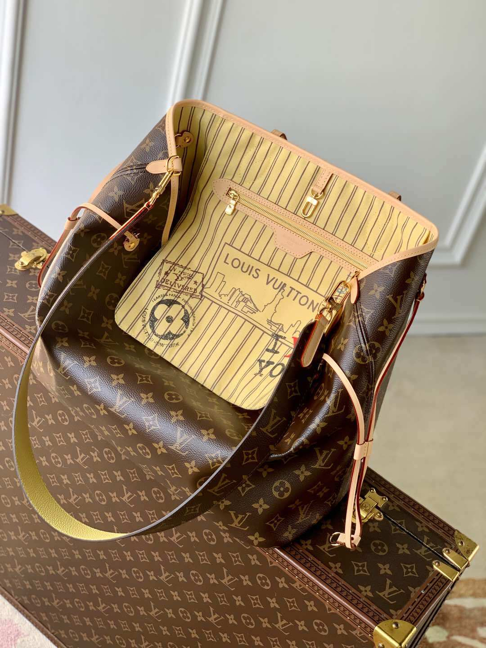 Louis Vuitton Neverfull Bandouliere Inside Out GM