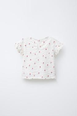 ZARA ФУТБОЛКА ИЗ РЕЛЬЕФНОЙ ТКАНИ С ЦВЕТОЧНЫМ ПРИНТОМ, ЖЕЛТОВАТО-БЕЛЫЙ