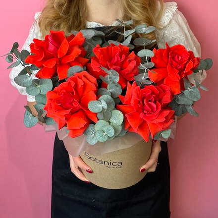 Моно композиция из французской розы Нина и эвкалипта 310120261