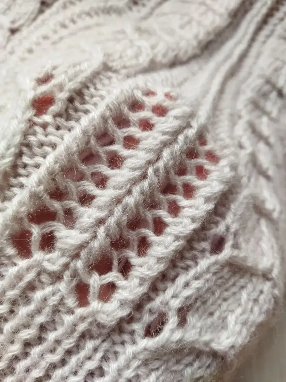 Жилет вязаный ажурный