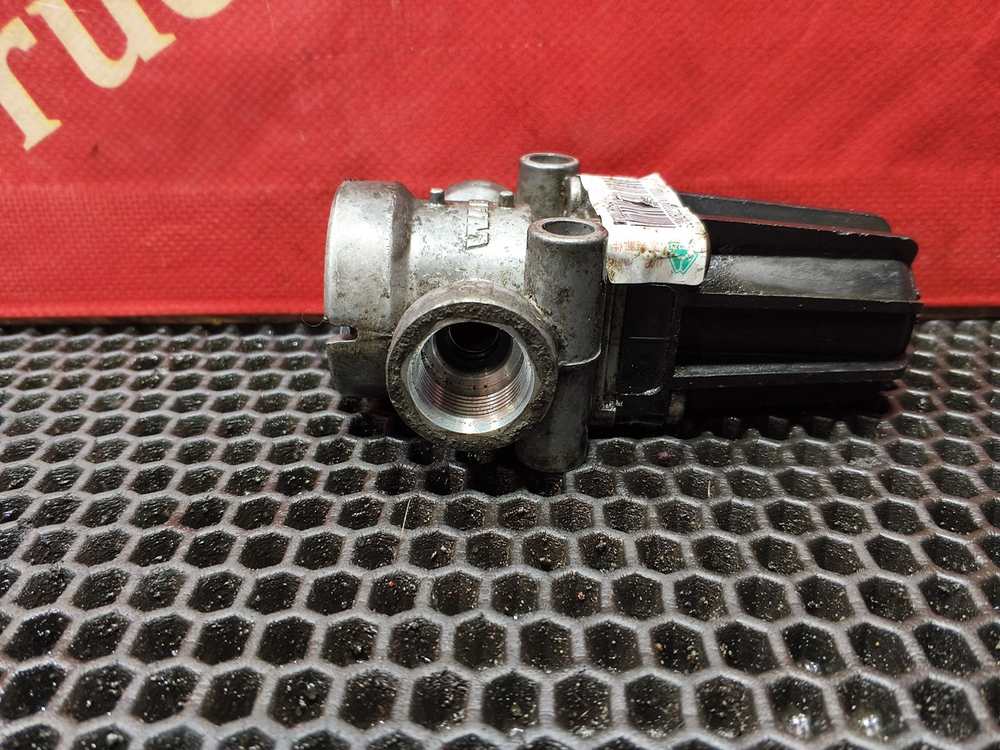 Клапан тормозной 2022г.