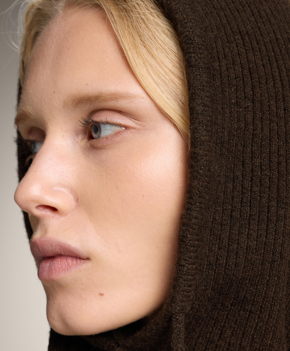 OYSHO Вязаная балаклава в рубчик, коричневый