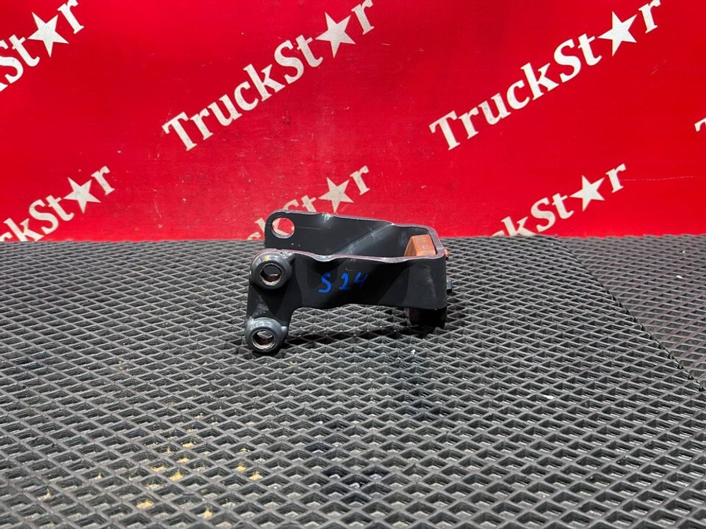 Кронштейн подвески кабины правый