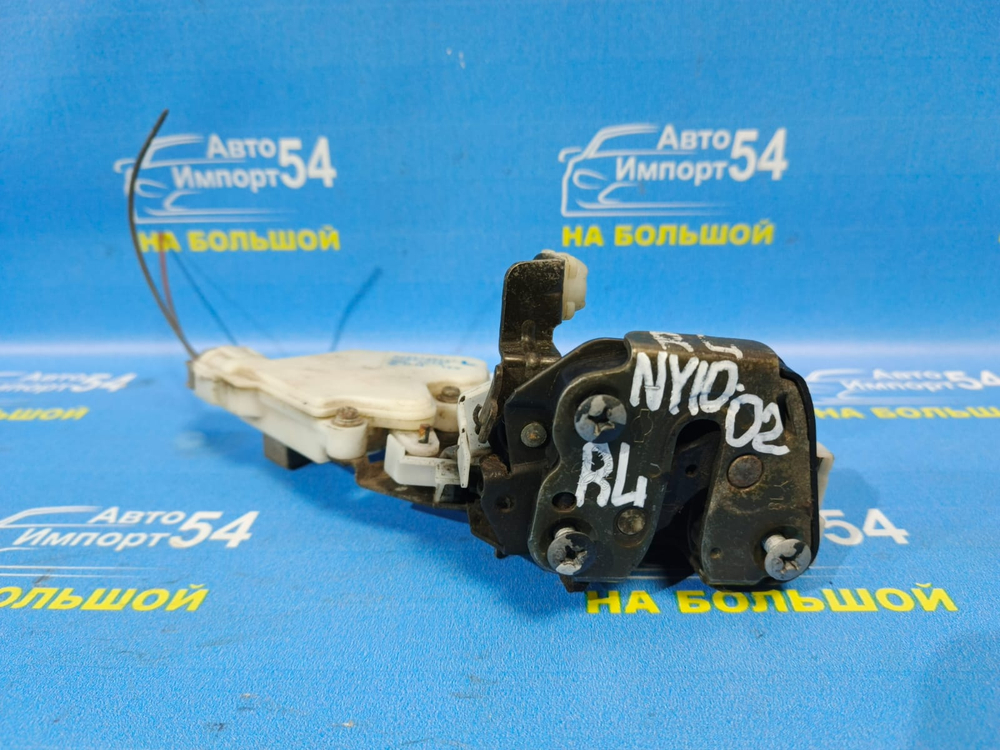 Замок двери задней левой NISSAN WINGROAD 1996