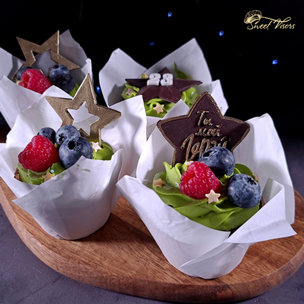 Капкейк для мужчин. Кондитерская Sweet Visors Сладкие Козырьки. Кондитер Светлана Дегтерева. Десерты ручной работы на заказ в СПБ. Мы создаем сладкие истории на любой вкус.