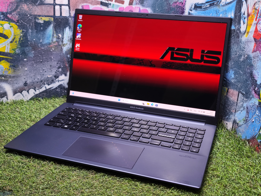 ASUS VivoBook 15 Ryzen 7 5800H/16Gb/1Tb/Vega/FHD/OLED