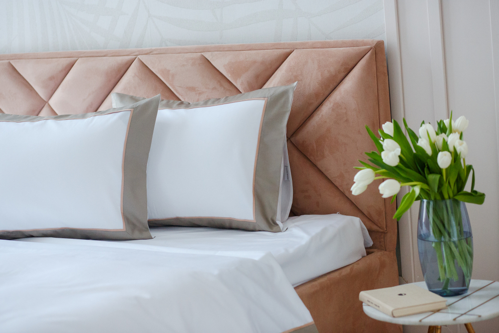 Постельное белье 2 спальное евро макси Сlaire&Caroll Frame белое с оливково-бежевым