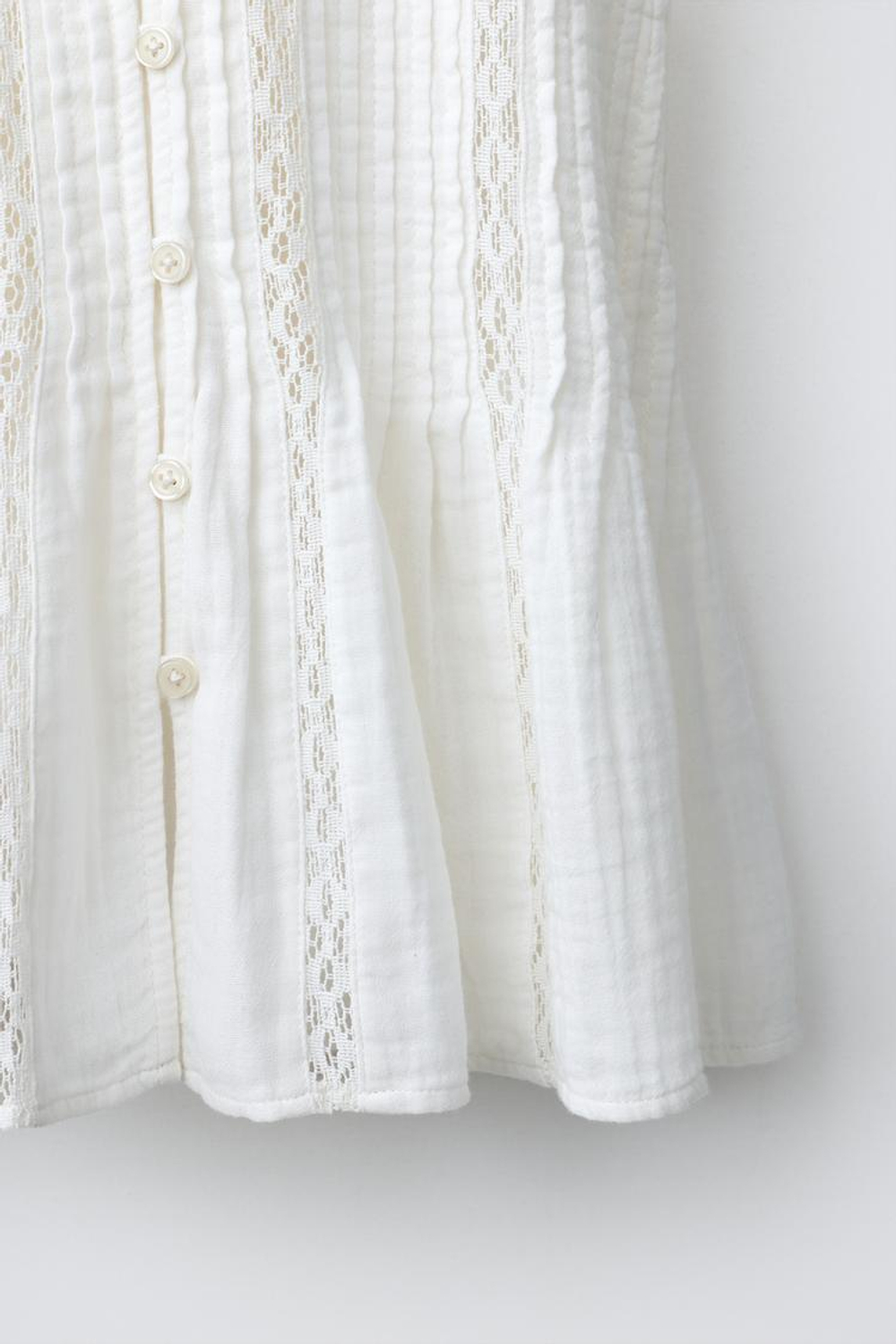 ZARA БЛУЗА С КРУЖЕВОМ И ЗАЩИПАМИ, ЭКРЮ