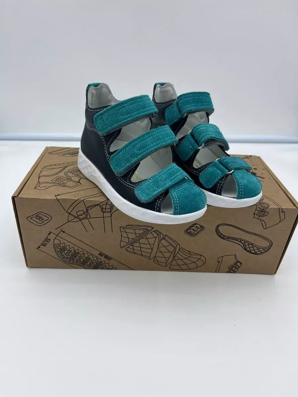 Сандалии детские для мальчиков и малышей на липучках в садик