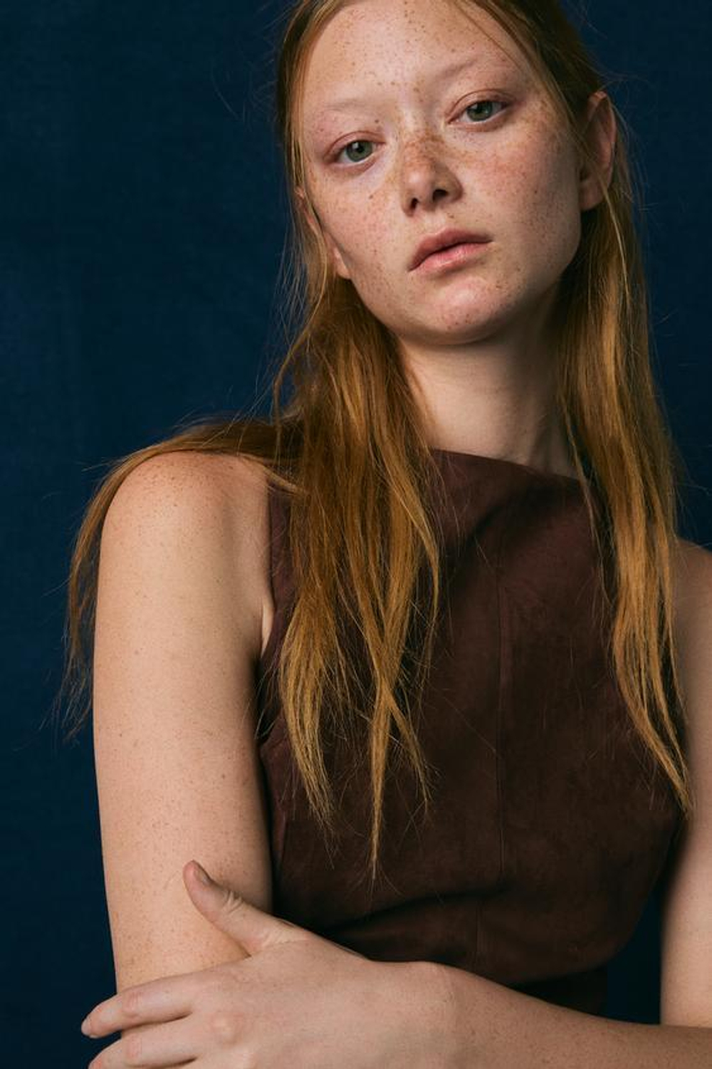 ZARA ТОП ИЗ ИСКУССТВЕННОЙ ЗАМШИ, КОРИЧНЕВЫЙ