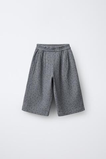 ZARA БРЮКИ-КЮЛОТЫ ИЗ РЕЛЬЕФНОЙ ТКАНИ С ЦВЕТОЧНЫМ ПРИНТОМ, СЕРОВАТЫЙ