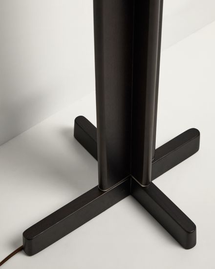 Торшер Niani из каучукового дерева с темной отделкой