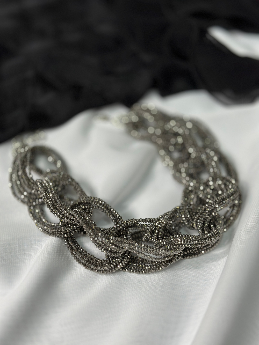 Колье "восьмерки" из венецианского бисера в стилистике, цвет Brunello