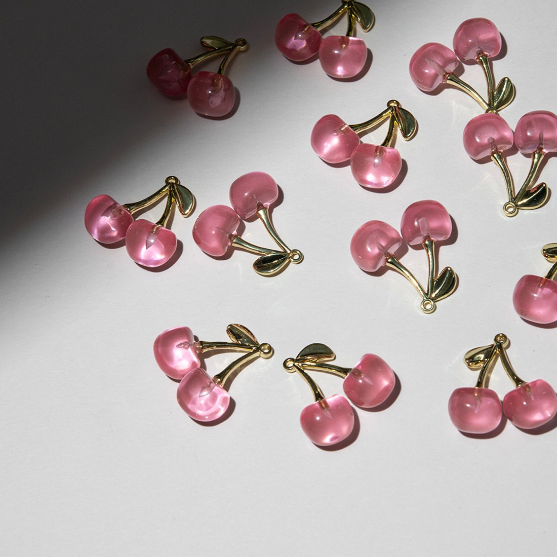 Подвеска "Розовые вишенки", 31*29мм, позолота, акрил