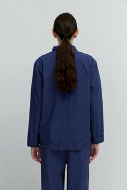 Верхняя мужская рубашка с карманами из синего вареного хлопка