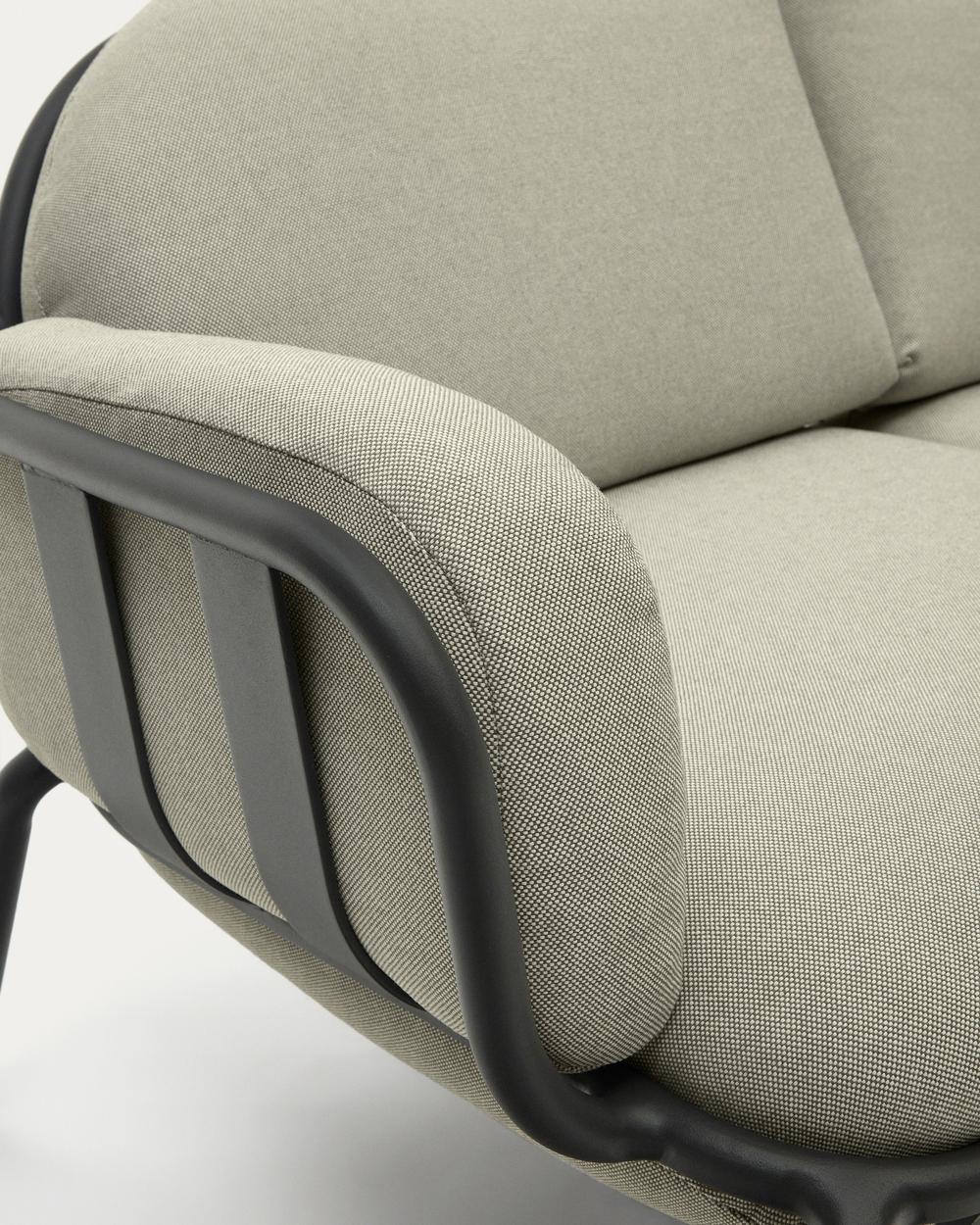 Уличный 2-местный диван Joncols с бежевой обивкой и серым алюминием 164 см