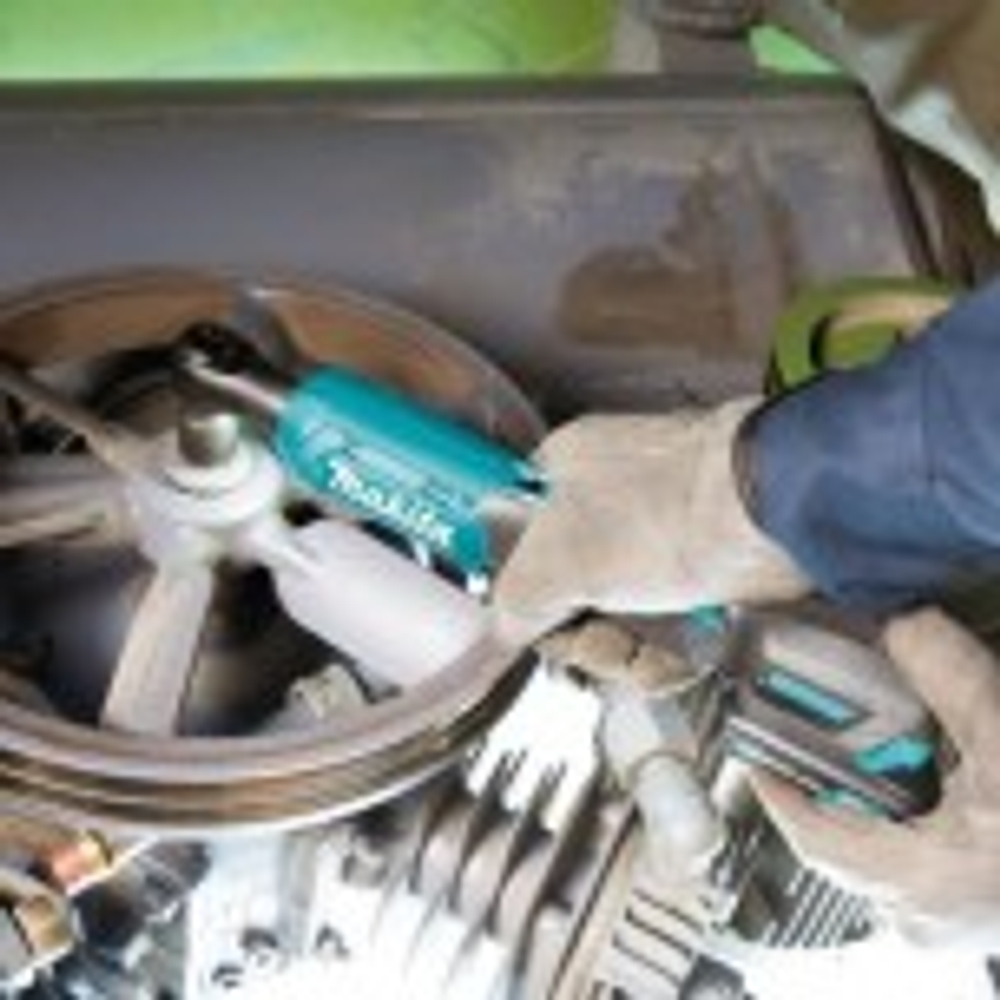 Гайковерт аккумуляторный MAKITA WR 100 DZ угловой, Без АКБ и З/У WR100DZ