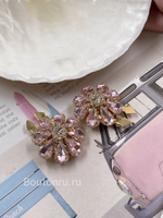 Накладка на пуговицу золотистая в форме цветка с розовыми и белыми стразами