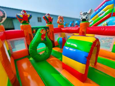 Коммерческий надувной батут «Попугайчики 2» без горки, размер 4*4*2,6 м