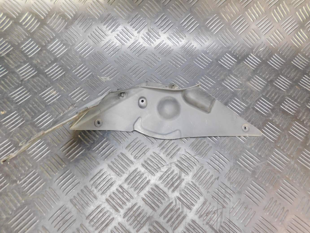 Пластик внутренний правый Kawasaki Ninja 400R ER400B 052354