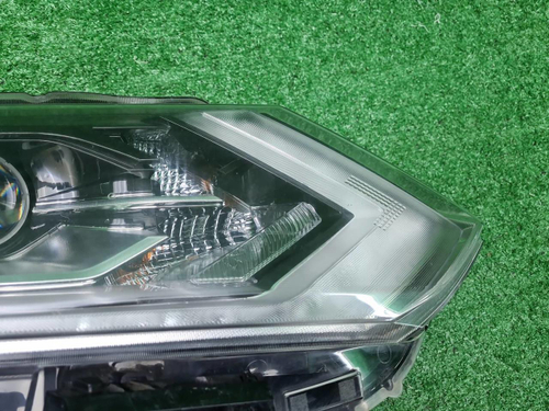 Фара правая Nissan X-Trail T32 (2017-2022) LED