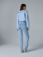 Голубые прямые джинсы с разрезами