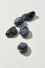 Снежный обсидиан галтовка