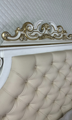 Кровать из натурального дерева