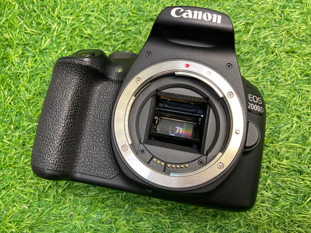 Canon 2000D Kit 18-55mm 3.5-5.6 III 20.000 кадров