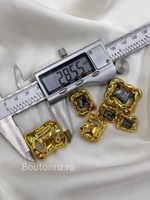 Пуговицы прямоугольные золотые с камнем мятый металл
