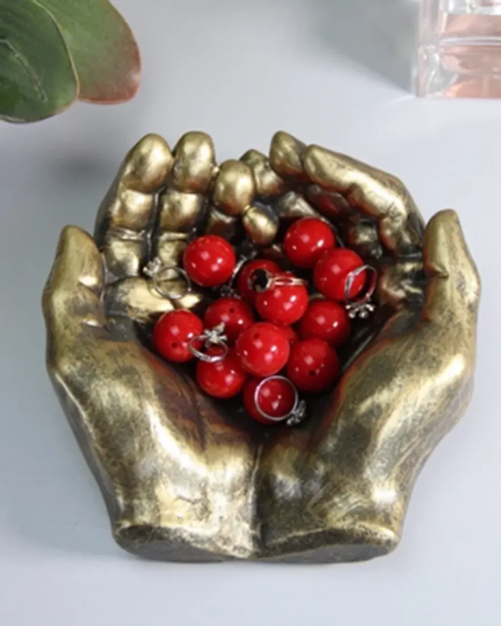 Статуэтка-подставка 15*16*7см «Руки» (античное золото)