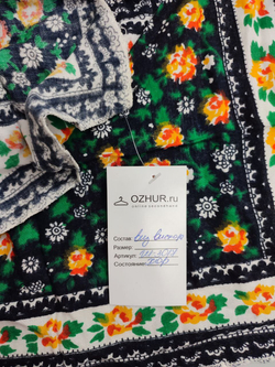 Платок с яркими цветами