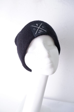 Шапка H&M лаконичная