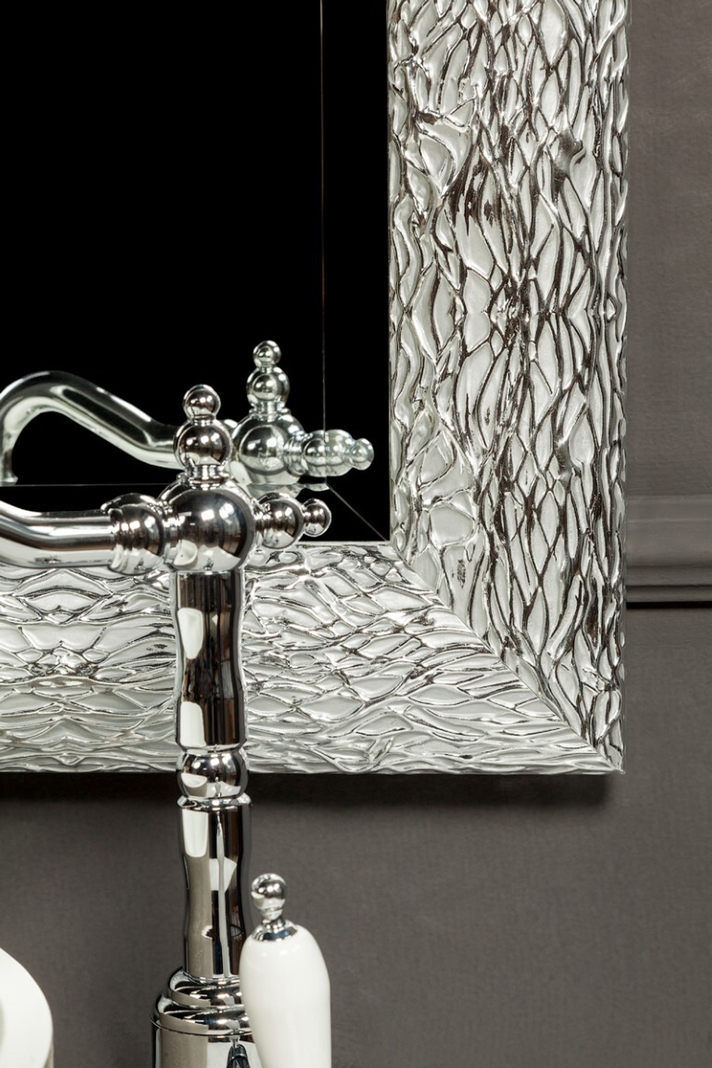 Armadi Art Зеркало LINEA 75х95 серебро