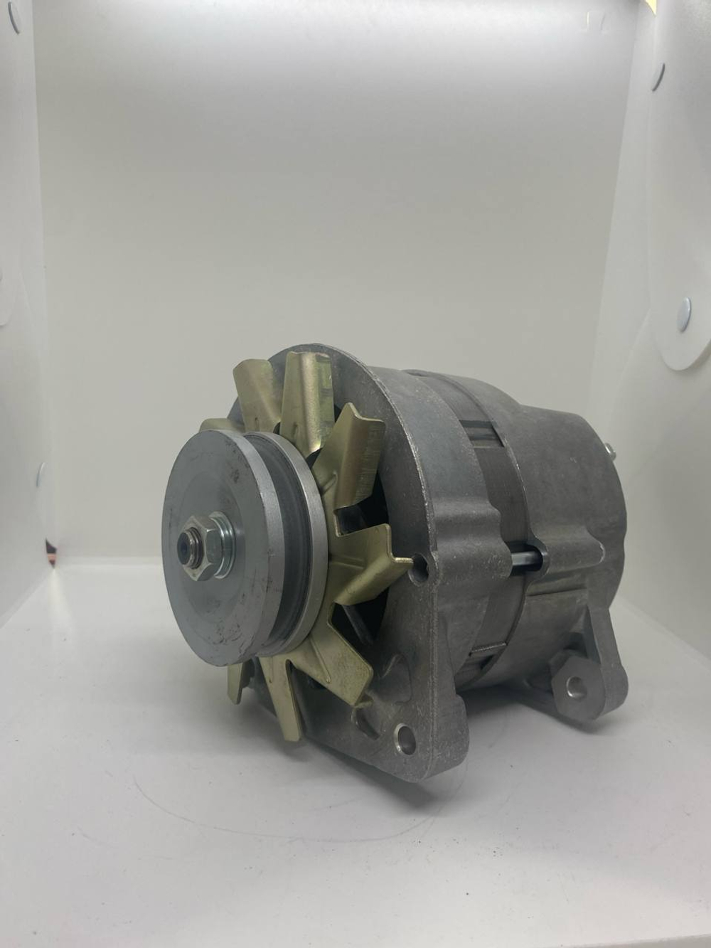 Генератор 4242 (80А, 28В поликлин. шкив) а/м МАЗ Евро-3 (МАРК) 4242.3771-03