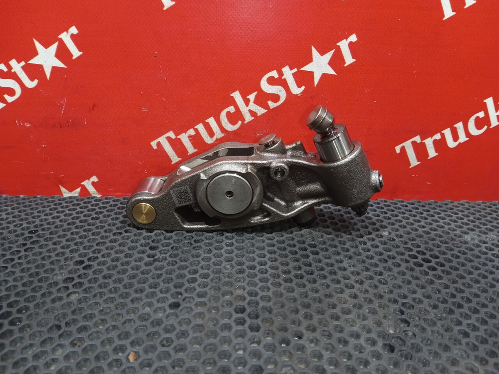 Коромысло выпускного клапана 2024г.