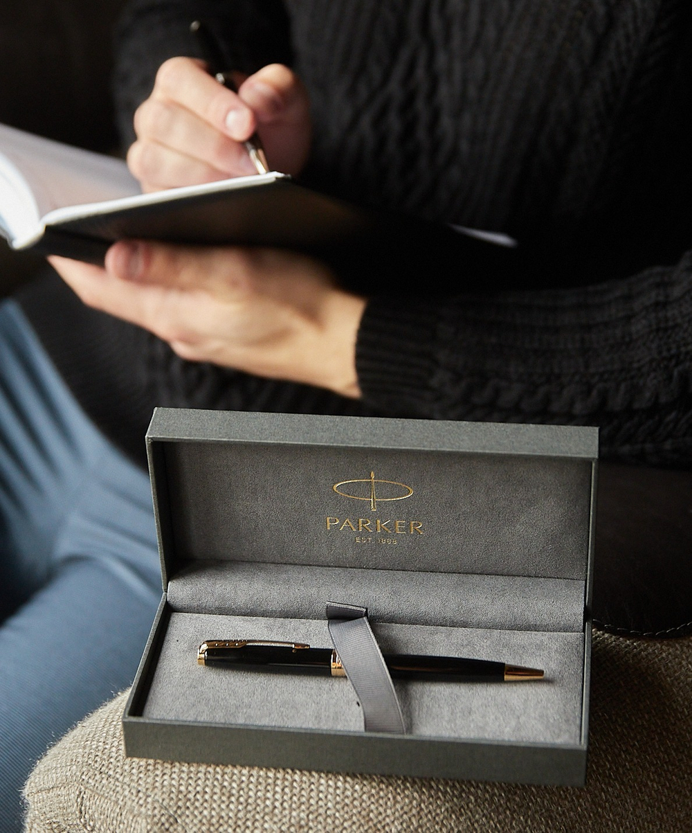 Шариковая ручка Parker Sonnet 1931497, Lacquer Deep Black GT, стержень: M, цвет чернил: black , в подарочной упаковке