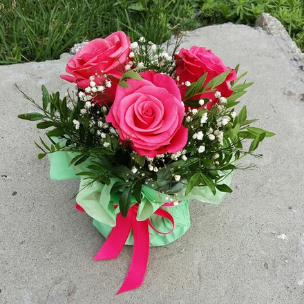 Композиция с 3 розами "Cherry"